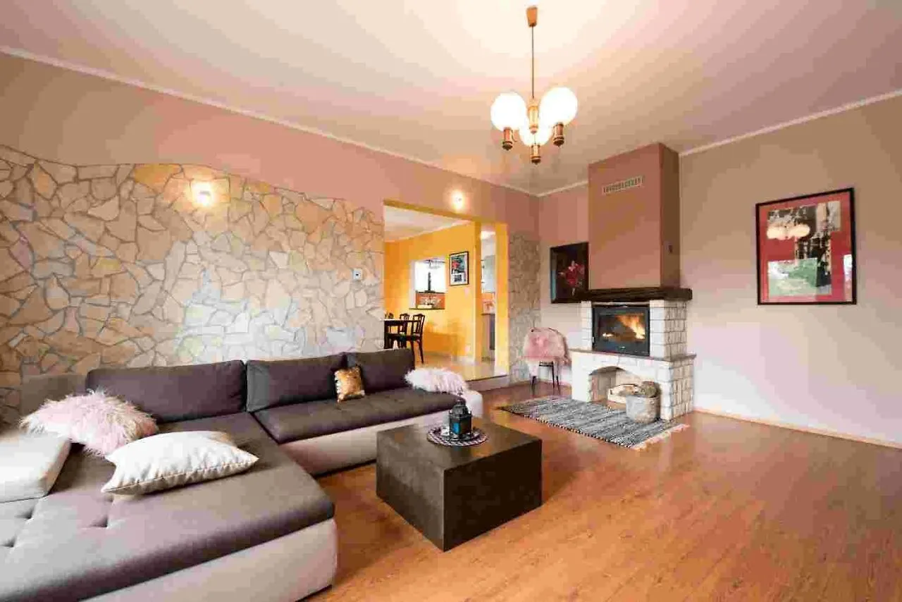 Sunset Holiday Home With Pool And Large, Mature Garden Labin  0*, Labin (Istria)