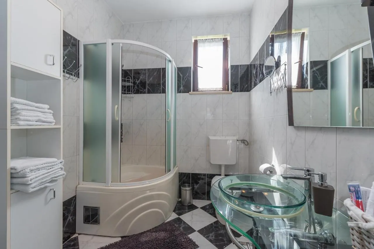 Sunset Holiday Home With Pool And Large, Mature Garden Labin